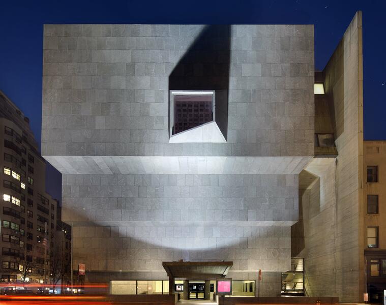 El Met Breuer el 18 de marzo de 2016. Fotografía de la fachada, por Ed Lederman.