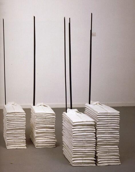 Untitled, 1989-90, Cotton shirts, plaster, steel, dimensions variable/ Sin titulo, camisas de algodon, hierro, dimensiones variables. 