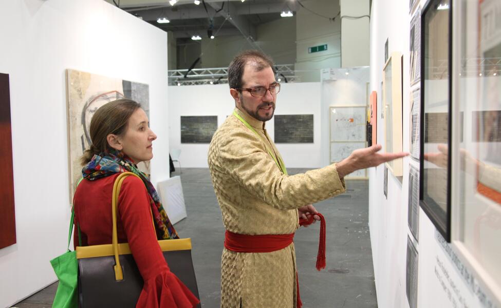 El galerista director de Henrique Faria Fine Art con la curadora del Pompidou, Camille Morineau, photo por/by Pablo Corraldi