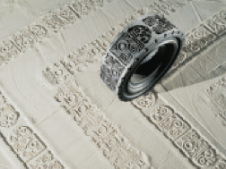Piel de Azúcar, 2004. 4 carved used tires and their imprint on sugar. 4 llantas montacargas usadas y grabadas sobre azúcar. Courtesy of the artist/Cortesía de la artista.