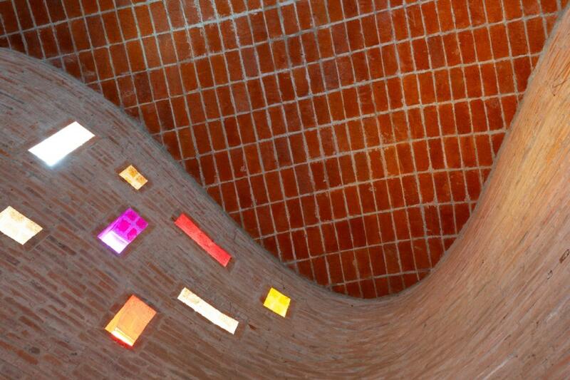 DE LADRILLOS Y ESPÍRITU RACIONAL, LA IGLESIA CRISTO OBRERO ES “SILENCIOSAMENTE REVOLUCIONARIA”