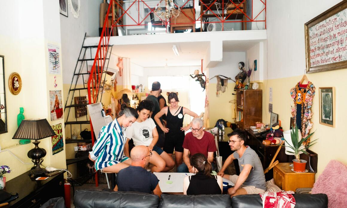 TINY SPACES ABRE CONVOCATORIA 2026: RESIDENCIAS SOSTENIBLES EN ALEMANIA, GRECIA Y FINLANDIA