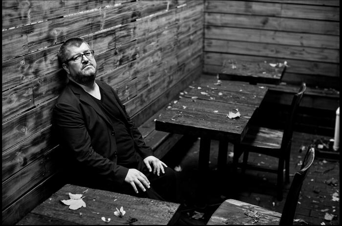 CHRISTIAN VIVEROS-FAUNÉ: “LO LATINOAMERICANO ES UNA POSTURA CRÍTICA Y PRIVILEGIADA FRENTE AL PODER DESDE EL «MARGEN» DEL IMPERIO”