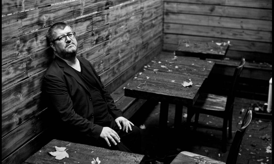 CHRISTIAN VIVEROS-FAUNÉ: “LO LATINOAMERICANO ES UNA POSTURA CRÍTICA Y PRIVILEGIADA FRENTE AL PODER DESDE EL «MARGEN» DEL IMPERIO”