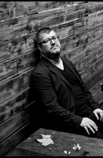 CHRISTIAN VIVEROS-FAUNÉ: “LO LATINOAMERICANO ES UNA POSTURA CRÍTICA Y PRIVILEGIADA FRENTE AL PODER DESDE EL «MARGEN» DEL IMPERIO”