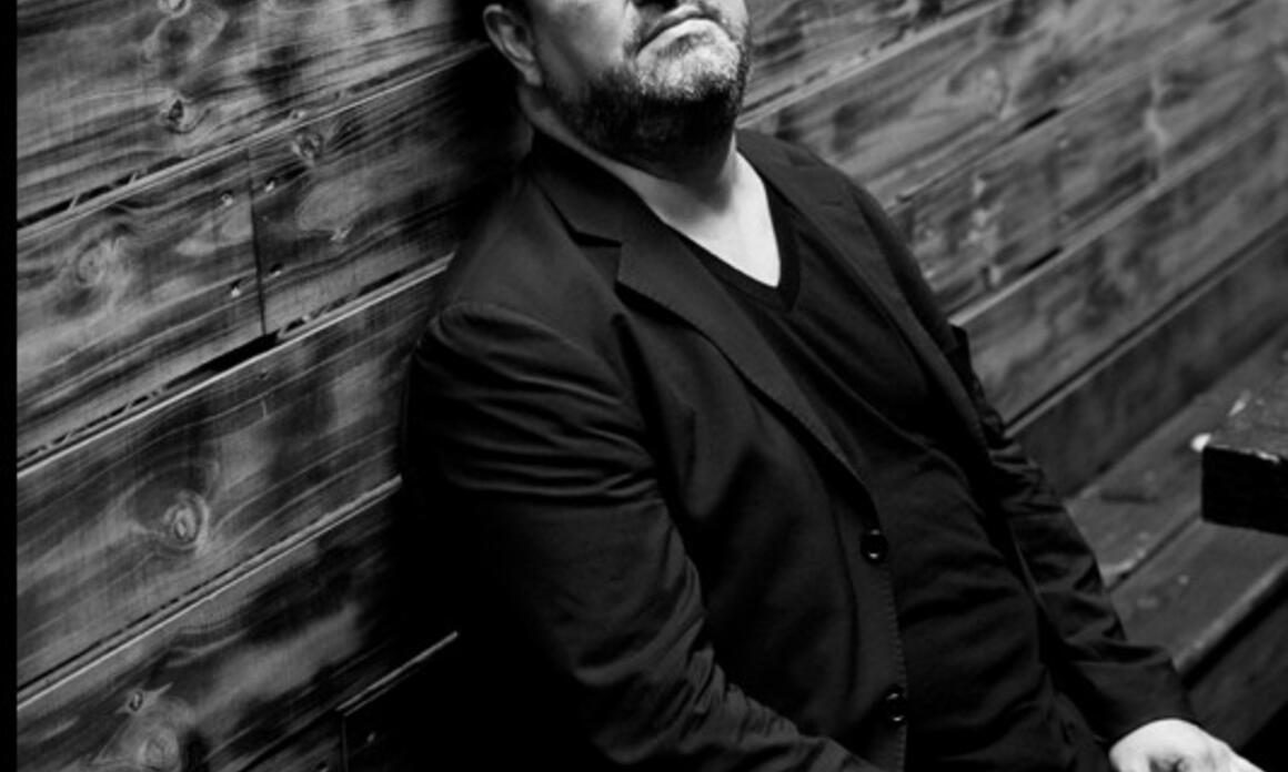 CHRISTIAN VIVEROS-FAUNÉ: “LO LATINOAMERICANO ES UNA POSTURA CRÍTICA Y PRIVILEGIADA FRENTE AL PODER DESDE EL «MARGEN» DEL IMPERIO”