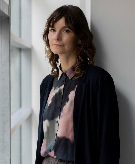 DESAFIANDO EL CANON OCCIDENTAL – EN CONVERSACIÓN CON MELANIE ROUMIGUIÈRE POR SU PARTICIPACIÓN EN PINTA LIMA