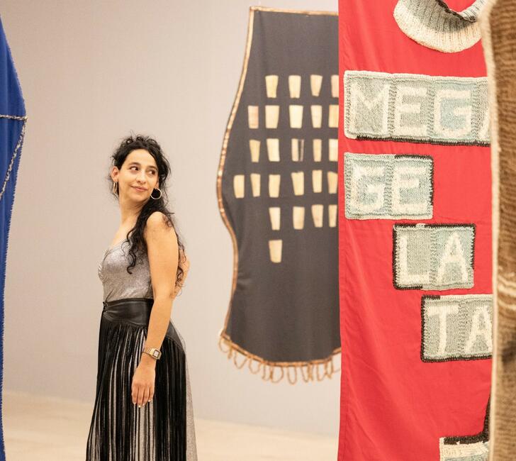 ENTRE HILOS Y SENTIDOS, LAS PALABRAS TEJIDAS DE LUCRECIA LIONTI