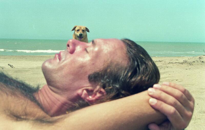 INVOCAR LO ESPIRITUAL DESDE LA SUPERFICIE: ASÍ FOTOGRAFÍA ALBERTO GOLDENSTEIN