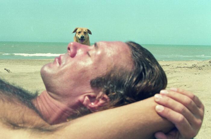INVOCAR LO ESPIRITUAL DESDE LA SUPERFICIE: ASÍ FOTOGRAFÍA ALBERTO GOLDENSTEIN