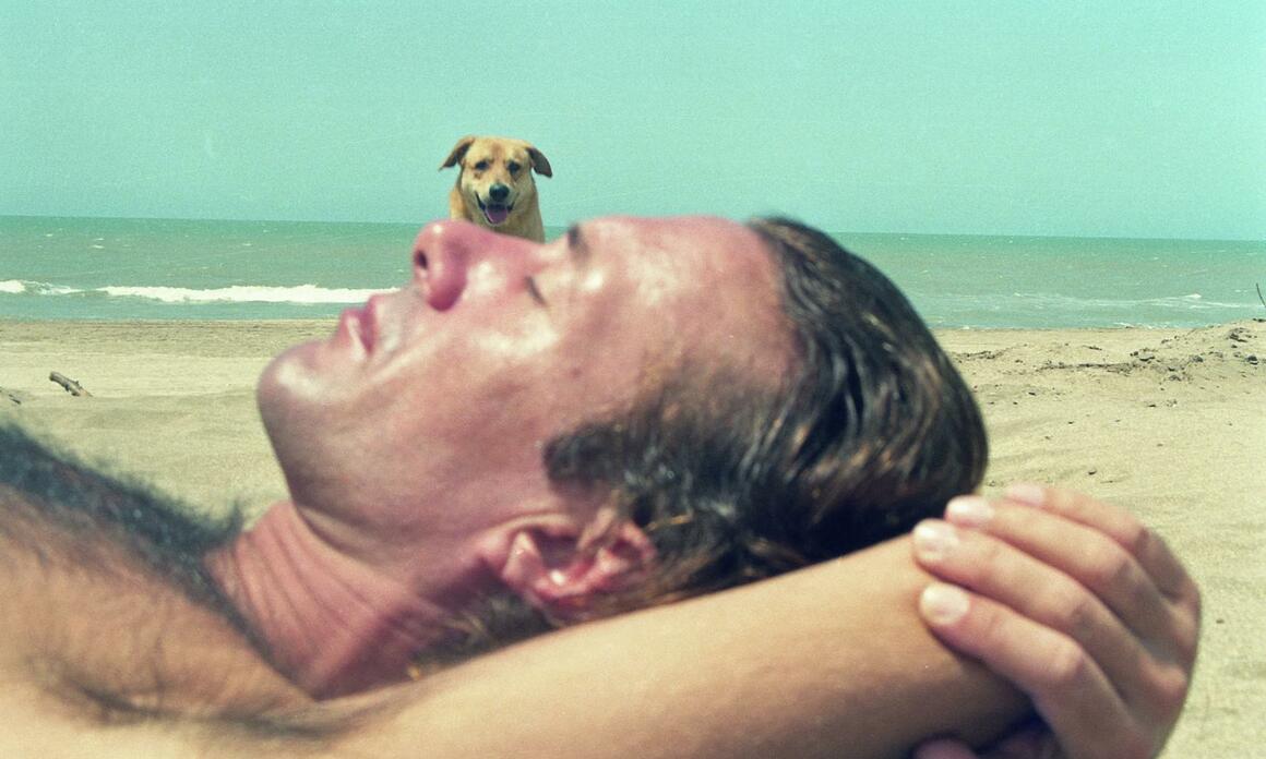 INVOCAR LO ESPIRITUAL DESDE LA SUPERFICIE: ASÍ FOTOGRAFÍA ALBERTO GOLDENSTEIN