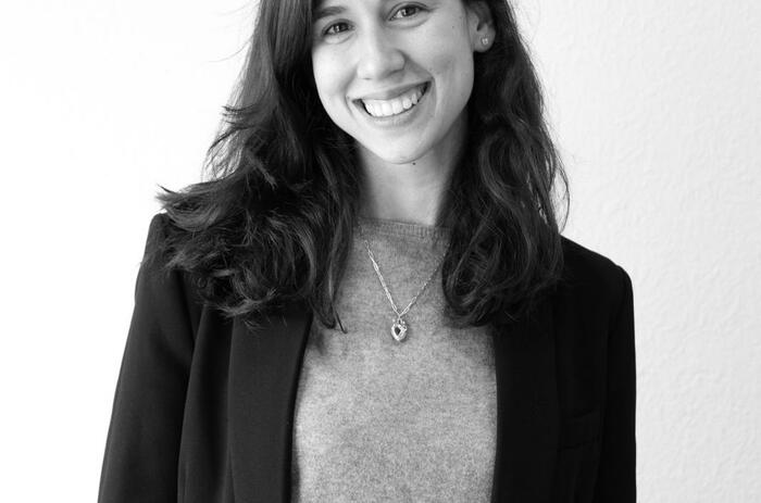 ISABELLA LENZI Y LA CURADURÍA COMO ESPACIO CORAL