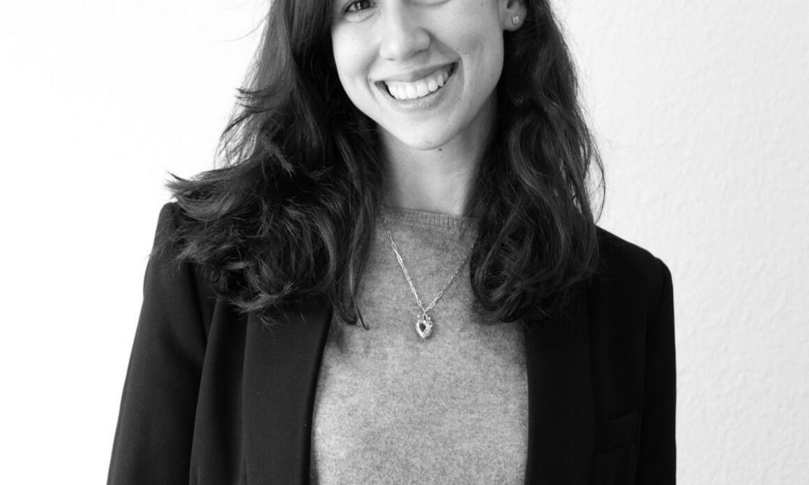 ISABELLA LENZI Y LA CURADURÍA COMO ESPACIO CORAL