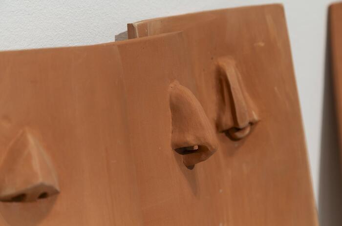 COLECTIVA SOBRE LA RESIGNIFICACIÓN DE LO ARTESANAL EN ISABEL HURLEY