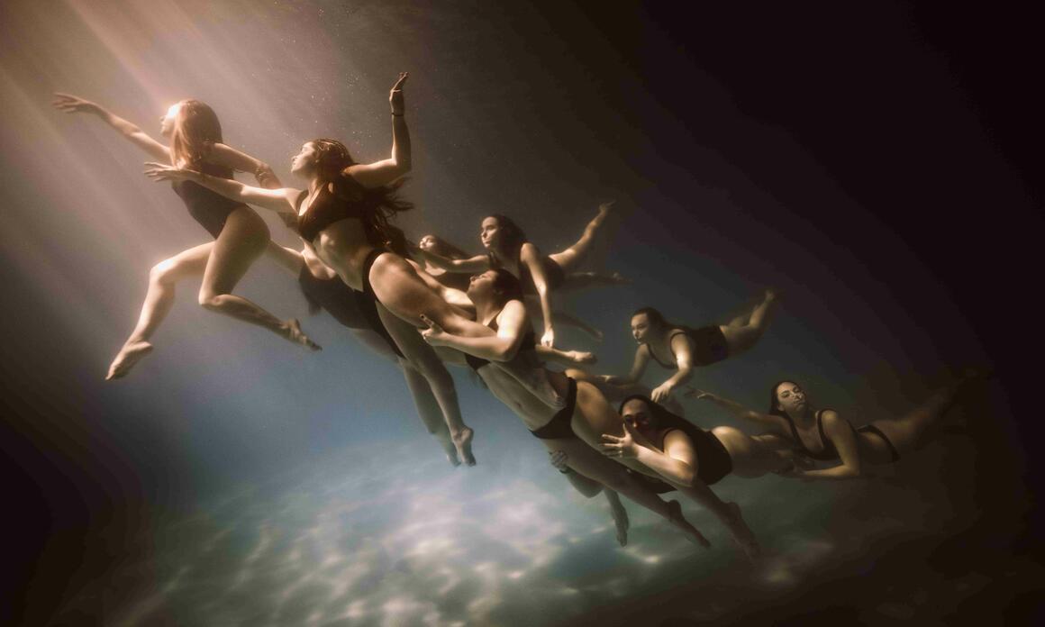 DELFINA PIGNATIELLO PRESENTA NINFAS, UNA ODA SILENCIOSA A LA HERMANDAD