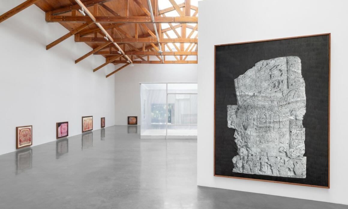 GALA PORRAS-KIM RECONSTRUYE EN KURIMANZUTTO EL CONTEXTO ORIGINAL DE OBJETOS PREHISPÁNIOS SAQUEADOS
