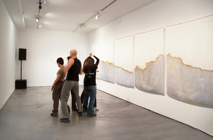 GLENA LEÓN: UN ESPACIO RITUAL EN LA BÚSQUEDA DEL SENTIDO