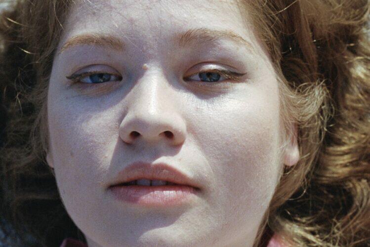 LUCÍA ANTEBI: CONVERGENCIA DE LO TERRENAL Y ESPIRITUAL, EN LE MUR  