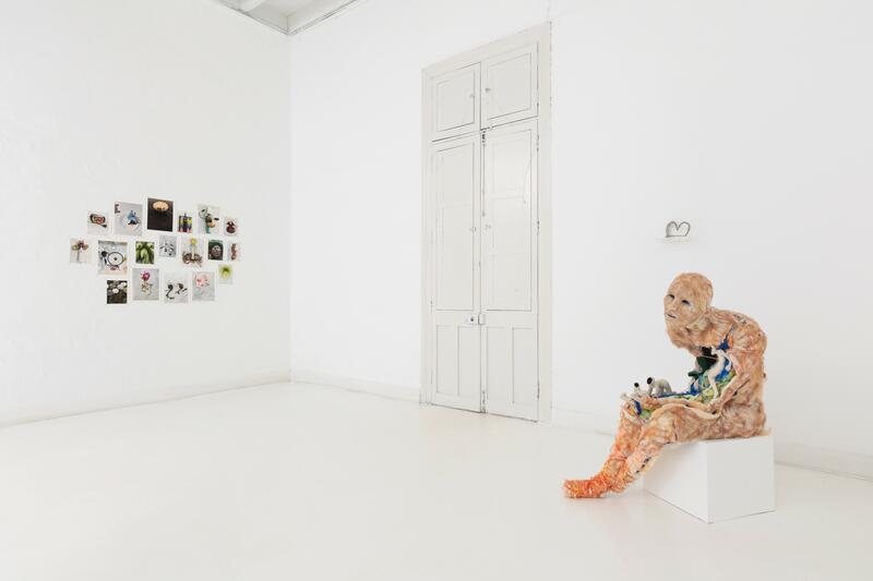 MUEVE GALERÍA INAUGURA EN LIMA CON OFRENDA: UN DIÁLOGO ENTRE LO RITUAL Y LO POLÍTICO 