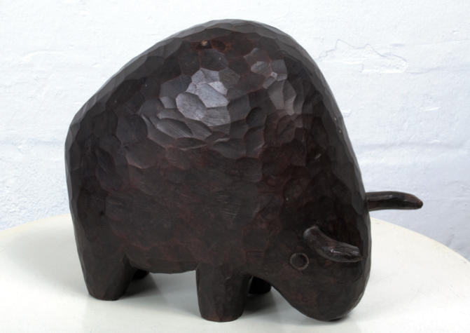Untitled (“Bull”). Wood, 7.02 x 7.8 x 3.9 in. Sin Título (“Toro”). Madera, 18 x 20 x 10 cm. Private collection / Colección privada Courtesy / Cortesía: Museo Nacional de Colombia
