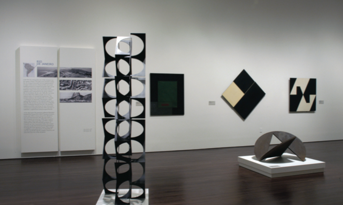 View of *The Geometry of Hope: Latin American Abstract Art from the Patricia Phelps de Cisneros Collection, *on exhibit at the Blanton Museum of Art, February 20 - April 22, 2007. Photographer: Rick Hall Vista de la exposición "La geometría de la esperanza: abstracción geométrica latinoamericana de la Colección Patricia Phelps de Cisneros", febrero 20 - abril 22, 2007. Fotografía: Rick Hall.