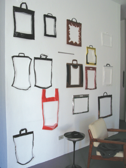 Void Bags in progress at the studio. Courtesy the artist. Bolsas vacías en proceso de creación en el estudio. Cortesía de la artista.