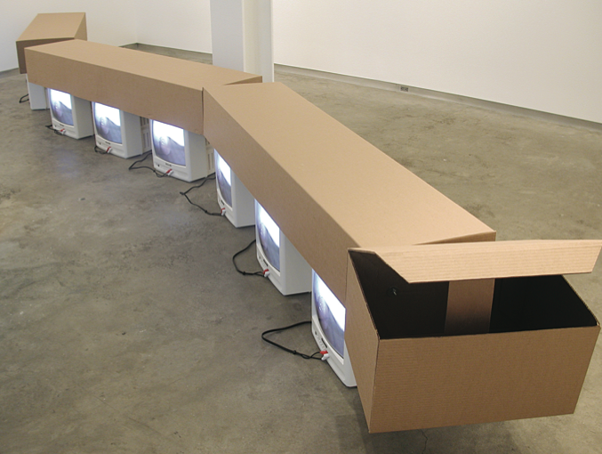 Almost Worm II / Casi gusano II, 2002. Cardboard, televisions, DVD, DVD player. 21 x 222 x 16 inches. Photography courtesy of the artist and Gering & Lopez Gallery. Cartón, televisores, DVD, proyector de DVD, 53,3 x 564 x 40,6 cm. Fotografía cortesía del artista y Galería Gering & Lopez.