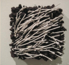 Anita Teder. Gust. Arcilla negra y porcelana, 18.5 x 18 x 6.5 cm