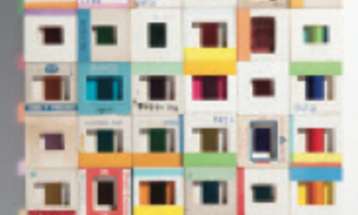 Last Choice, 2008. Object in concrete and plastic beer pouring device, 7.8x11.8x2.7in. Objeto en concreto y soporte plástico de cerveza.20x30x7cm.