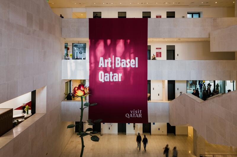 ART BASEL QATAR: CUANDO UNA FERIA IMPULSA LA FORMACIÓN DE UN MERCADO