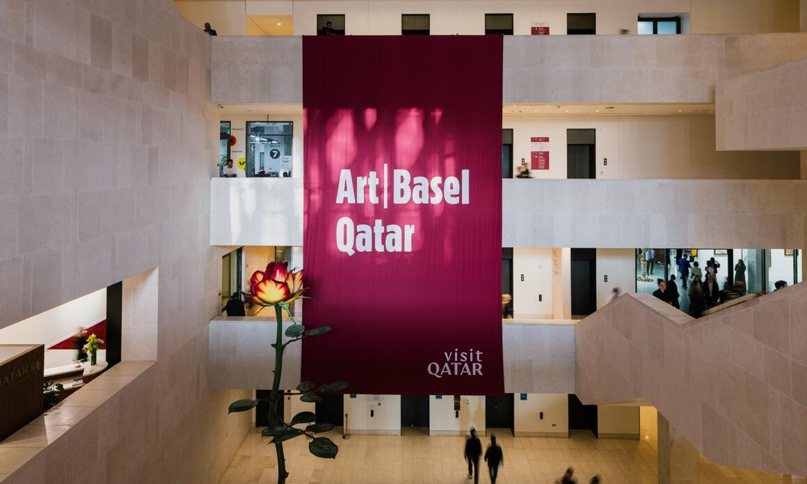ART BASEL QATAR: CUANDO UNA FERIA IMPULSA LA FORMACIÓN DE UN MERCADO