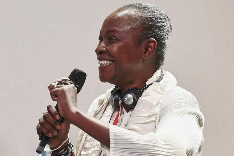 ADIÓS A KOYO KOUOH, CURADORA DE LA BIENAL DE VENECIA 2026  