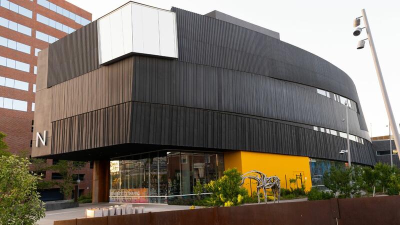 ARTE FRENTE AL COLAPSO: 193 ARTISTAS IMAGINAN FUTUROS POSIBLES