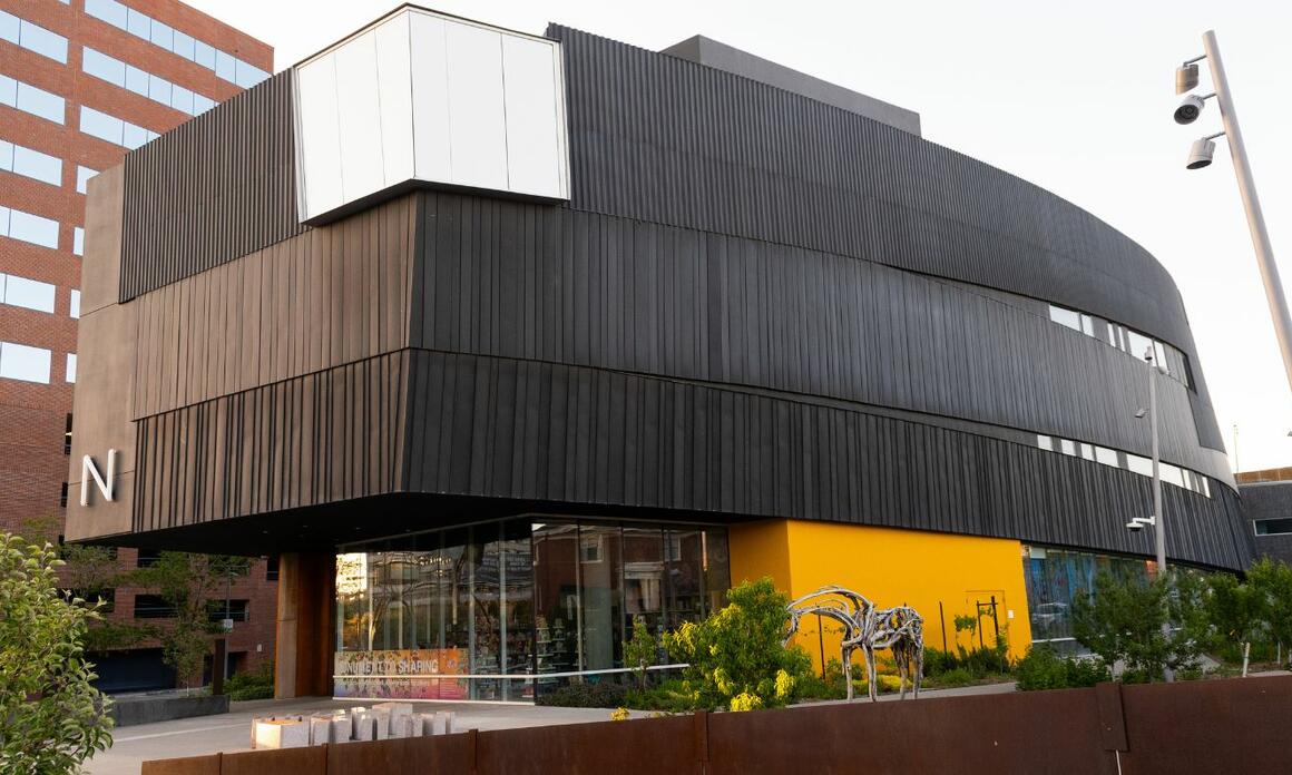 ARTE FRENTE AL COLAPSO: 193 ARTISTAS IMAGINAN FUTUROS POSIBLES