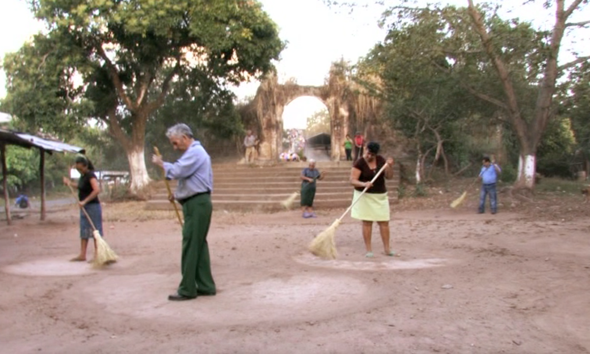 Crack Rodríguez, Veronica Vides y Victor Hugo Portillo presentan sus obras en VideoSUR, un programa de video arte organizado por Artesur en "Le Tar...