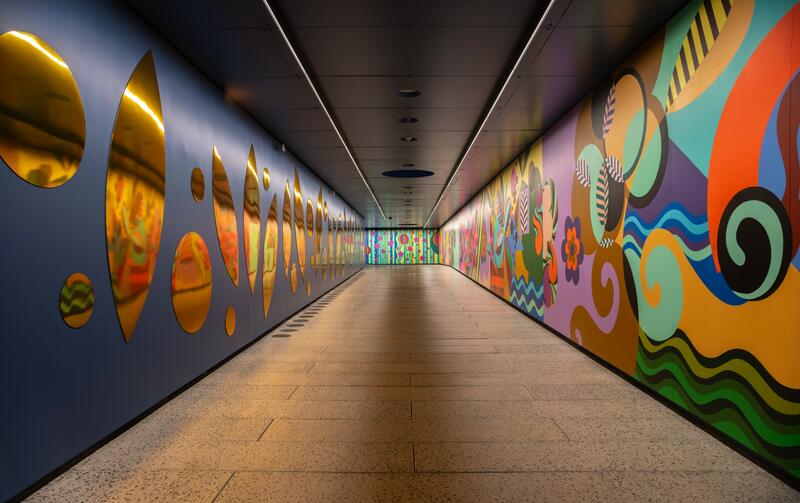 DENTRO DEL NUEVO PASAJE SUBTERRÁNEO DEL MASP: 98 METROS DE BEATRIZ MILHAZES