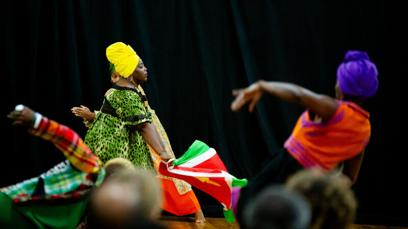 INVOCATIONS: LA ESCUCHA COMO PRÁCTICA CURATORIAL EN LA 36ª BIENAL DE SÃO PAULO