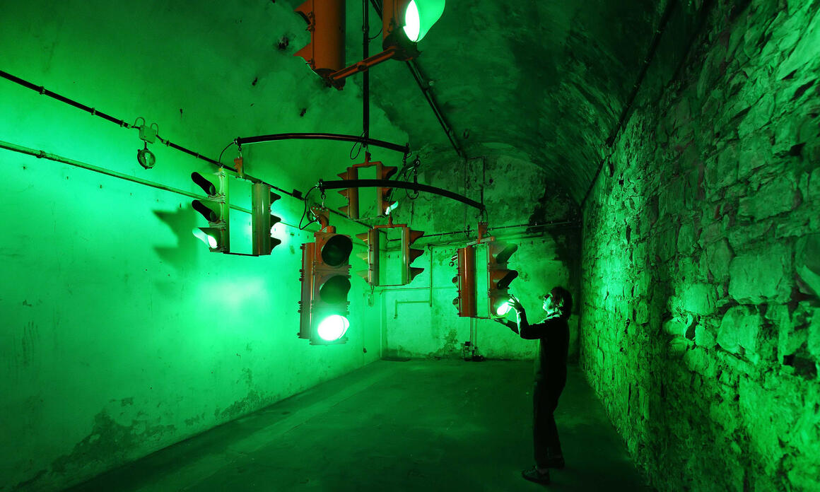 Ivan Navarro presente en el sector Parcours de Art Basel