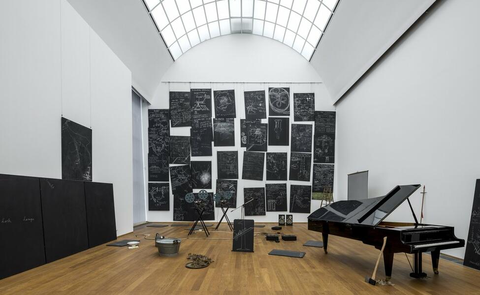 JOSEPH BEUYS EN BERLIN: NATURALEZA, MATERIALIDAD Y LENGUAJE