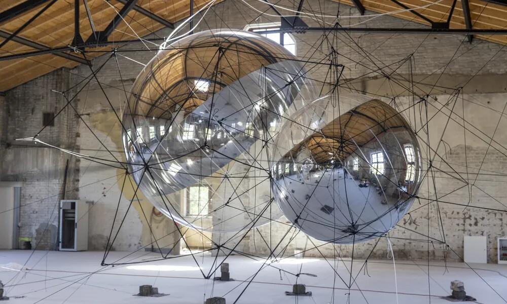 LA INSTALACIÓN DE TOMÁS SARACENO EN EL PLANETARIO DE COPENAGHE