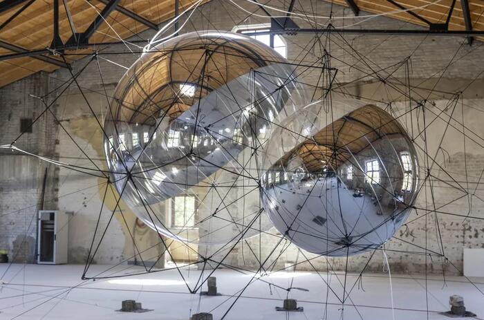 LA INSTALACIÓN DE TOMÁS SARACENO EN EL PLANETARIO DE COPENAGHE