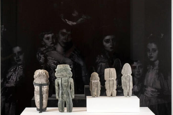 LA ÚLTIMA EVOLUCIÓN DE BLACK MIRROR/ESPEJO NEGRO, DE LASCH, EN CASA DE MÉXICO