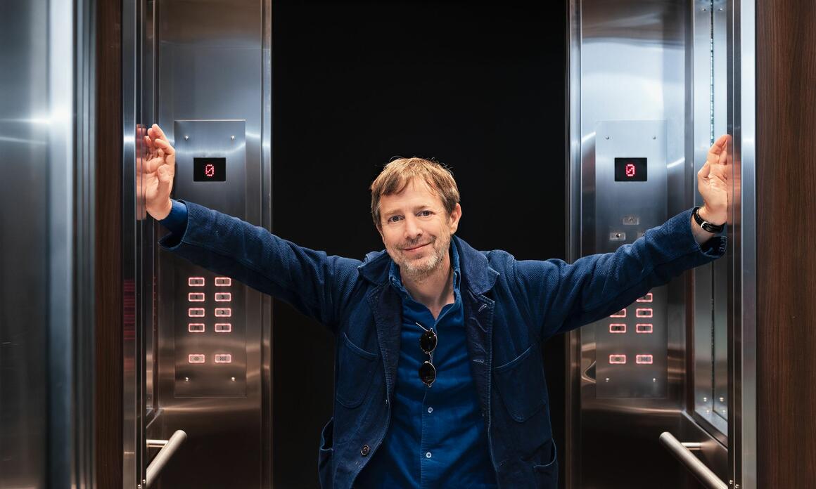 LEANDRO ERLICH EN AMOS REX: ILUSIÓN, ARQUITECTURA Y JUEGO