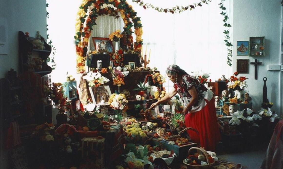 OFELIA ESPARZA DESDE 1945: TRADICIONES MEXICANAS EN CALIFORNIA 