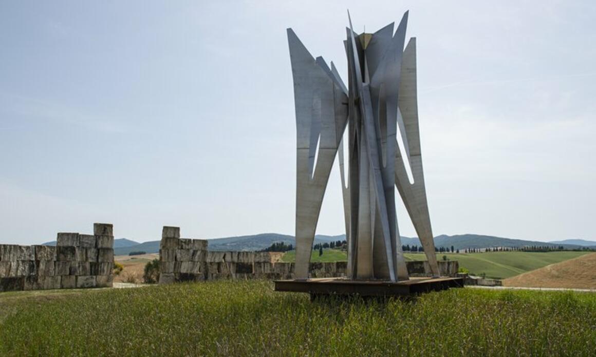 PABLO ATCHUGARRY DONÓ LA MARIPOSA DE LA VIDA A LA INTENDENCIA DE MALDONADO