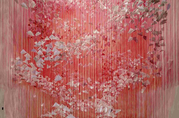 SÉ PARTE DE UNA OBRA DE ARTE COLECTIVA DE CHIHARU SHIOTA PARA LA BIENAL INTERNACIONAL DE CURITIBA