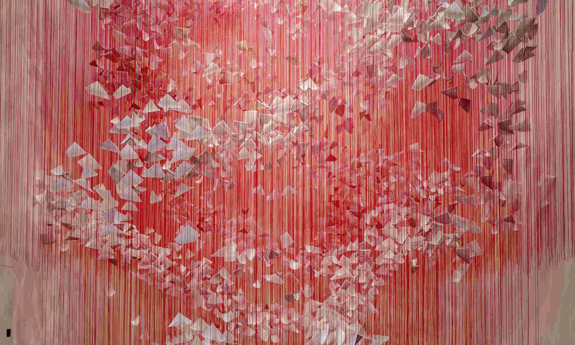 SÉ PARTE DE UNA OBRA DE ARTE COLECTIVA DE CHIHARU SHIOTA PARA LA BIENAL INTERNACIONAL DE CURITIBA