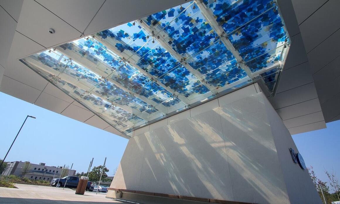 'Surface', la nueva instalación de arte público del artista Ivan Toth Depeña