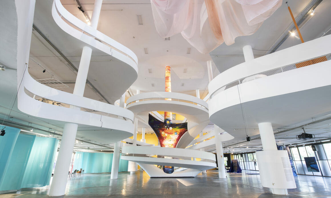 ÁNGULOS, CRUCES, MOVIMIENTO, YUXTAPOSICIÓN: LA 36ª BIENAL DE SÃO PAULO