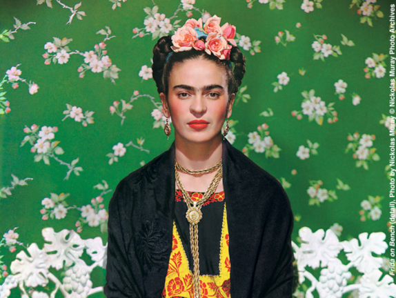 FRIDA POSA: LA FOTOGRAFÍA DE KAHLO TAMBIÉN ES OBRA